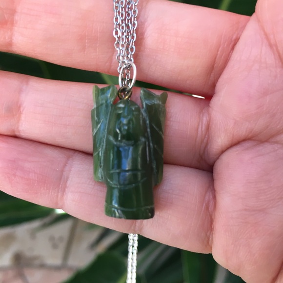 Hand carved nephrite jade pendant & chain - Picture 2 of 6